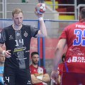 Grobari prekinuli finale u Novom Sadu: bacali pirotehniku na teren, umalo povredili svoje igrače