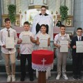 Belo Blato neguje duh zajedništva: Mladim vernicima uručeni važni sakramenti i potvrđeni zaveti vere Belo Blato