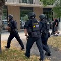 Horor u školi u Nemačkoj! Povređeno više osoba, opsadno stanje ispred gimnazije, helikopterom lovili napadača (video)