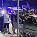 Deo građana nasrnuo na policiju u Leskovcu zbog zaustavljanja neispravnog automobila (video)