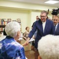 Stižu veće penzije i novi klubovi za najstarije: Predsednik Vučić najavio velike promene