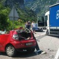 "Pretpostavlja se da je u pitanju umor ili srčani udar" Vozač automobila kod Jablanice prešao u levu traku i zakucao se u…