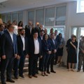 U nove pobede Prvi dan nove školske godine, predsednik Srbije obišao renoviranu zgradu škole u Batajnici (video)