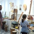 Spoj tradicije i egzotike: Izložba instrumenata „Zvuci sveta“ otvorena u jagodinskom Kulturnom centru (foto)