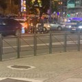 Saobraćajna nesreća nasred kružnog toka: Motociklista oboren na Slaviji