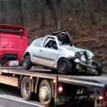 Sudar automobila i autobusa u Ovčarsko-kablarskoj klisuri, poginuo 18-godišnji mladić, devojka teško povređena