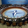Saks i Mask: Zašto NATO i dalje postoji?