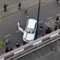 Izvadio mačetu iz gepeka i napravio haos u centru grada: Ludački zamahivao njome, pretio i pešacima u Londonu