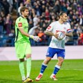 Ludnica u Hrvatskoj: Dinamo slavi pobedu Hajduka, meč lopta kod Riječana (video)