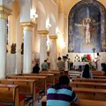 Beograd je svet: Ovako izgleda molitva u Crkvi Krist Kralj, svi govore različitim jezicima, ali se razumeju