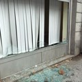 FOTO: Razbijena stakla na prostorijama SSP u Novom Sadu