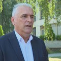 Da li zamenik gradonačelnika Čačka beži preko krova iz prostorija SNS-a?