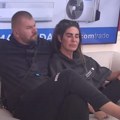 Milena Kačavenda i Janjuš razmenjuju nežnosti pred svima: Naslonila se na njega, a on je sve vreme drži za nogu