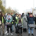 Protestna šetnja studenata u blokadi, blokiran kružni tok kod Opštine Novi Beograd