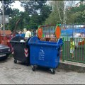 Smrad od smeća iz kontejnera širi se dečjim igralištem i bazenom na užičkoj Plaži