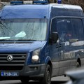 Uhapšena tri mladića zbog sumnje da su bacili bombu na kuću na Novom Beogradu, traga se za još jedniim osumnjičenim