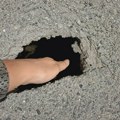 PISMA ČITALACA: Nova opasna rupa! Građanka upozorava na opasnost na parkingu kod Ruske crkve [FOTO] Nova opasna rupa