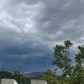 Tamni oblaci se nadvili nad Beogradom: Čuje se grmljavina, krenuo jak pljusak