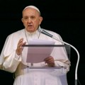 Papa Franja zbog upale pluća čitao nedeljnu molitvu iz rezidencije