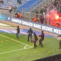 Divljanje huligana kvari najveći derbi Danske (VIDEO)