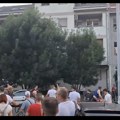 Ministri i SNS: „Nacisti“, „teroristi“, „blokaderi“ divljali ispred kuće porodice Vučević