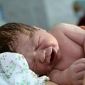 Uhapšena babica zbog smrti bebe: Tokom porođaja blizanaca preminulo dete, horor u Zagrebu!