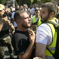 Incident ispred zgrade Vlade: Provokator udaljen iz mase