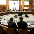 Selaković i Babajev položili vence na spomenik Alijevu u Tašmajdanskom parku