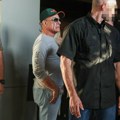 Žan Klod Van Dam sa Mitrovićem stigao u Niš: Misteriozna plavuša spopala glumca, uhvaćeni u prisnom razgovoru (video)