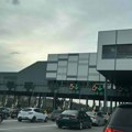 Velike gužve na ulazu u Beograd: vozila na naplatnoj stanici Obrenovac čekaju 30 minuta