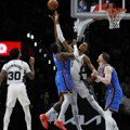 Jokićevi glavni rivali imali premijeru u NBA: MVP Šej zablistao, Vembanjama očajan