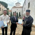 U manastir Krupa stiglo 300 srpskih bukvara