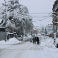 У више делова Србије ванредно због снега, најтеже у Пријепољу, Сјеници и Ивањици