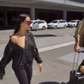 Elena Kitić u bikiniju uslikana na aerodromu, preko ogrnula šuškavac: Doputovala sa dečkom iz Dominikane