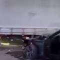 "BMW" udario u kamion Saobraćajna nesreća na Pančevačkom mostu (VIDEO)