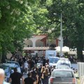Jecaji odzvanjaju topolom: Jednoj osobi pozlilo, Hitna pomoć ispred kapele: Redovi ljudi ispraćaju na večni počinak…