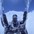 Kineskog paraglajdera iznenada usisali oblaci, jedva preživeo na visini od 8.500 metara