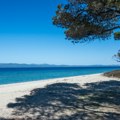 Drama na divljoj plaži u Sutomoru: Muškarcu pozlilo, ne mogu da ga transportuju kopnenim putem...