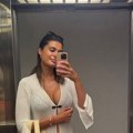 Žena Nemanje Nedovića u providnoj haljini, silikoni u prvom planu: Mina izgleda kao avion, a u ruci drži torbu za plažu od…