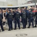 Kragujevac: Kordon policije nedaleko od Sokolane gde će biti održan skup SNS
