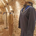 Uniforme koje pričaju istoriju – u niškoj Tvrđavi otvorena izložba „80 godina slobode“