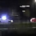 U toku je filmska potera po ulicama Lazarevca: Policijski automobili jure crvene vozilo, građani u neverici