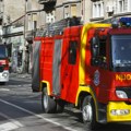 (Foto) Novosađani sprečili veću katastrofu goreo auto na uglu Kisačke i Partizanske Građani pritrčali s protivpožarnim…