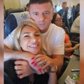 Jovanu Jeremić tigar odveo na luks odmor: Razmenjuju nežnosti pred punom plažom, on go do pojasa, a njen kupaći svi komentarišu…