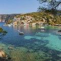 Ovo grčko ostrvo je proglašeno za najbolje za letovanje u 2026. - nije preskupo kao Santorini i Mikonos, a nudi mnogo više od…