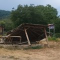 Srušila se nadstrešnica u Gorini pod kojom deca čekaju školski autobus