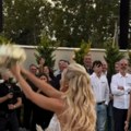 Ево ко је ухватио бидермајер на венчању Јелене Јовичић: Букет завршио у рукама глумице (66), одушевила госте