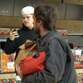 Jeziva scena u tržnom centru Jutjuber se našalio s dostavljačem hrane, pa dobio metak u stomak zbog snimka (video)