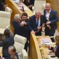 U parlamentu tuča, a ispred protesti: Gruzija usvojila zakon o stranim agentima