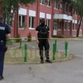 Zgrade srpskih institucija na severu KiM i dalje blokirane, policija ispred ulaza u te objekte